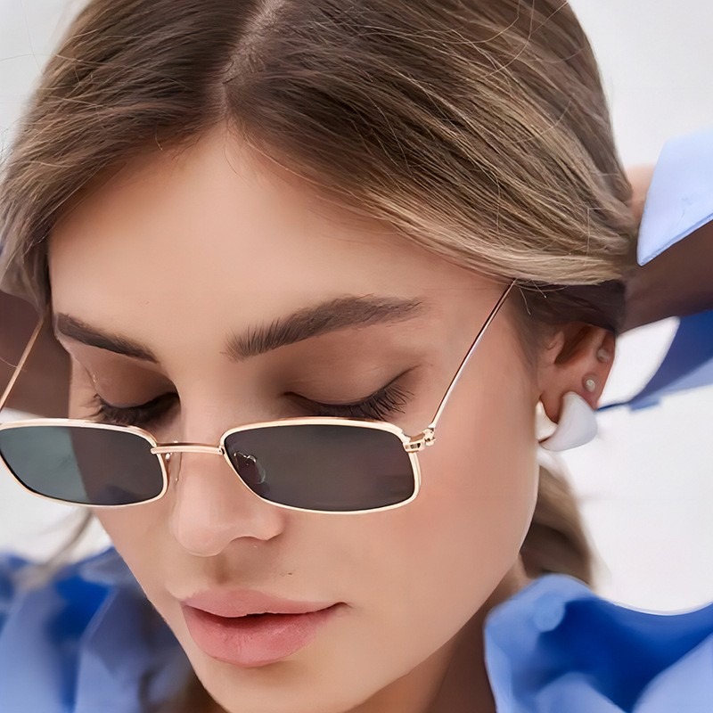 Street Fashion Photography - Новые классические квадратные солнцезащитные очки в