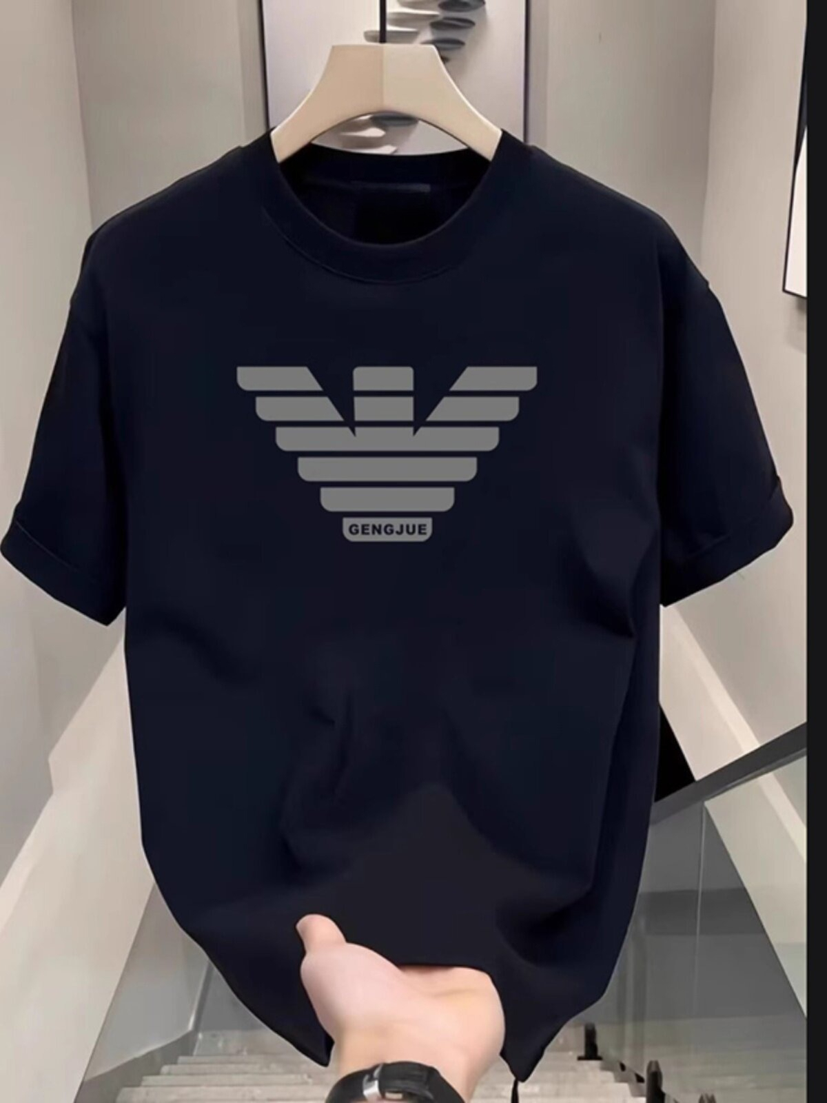 Street Fashion Brand Logo - Модная уличная одежда: классическая футболка с